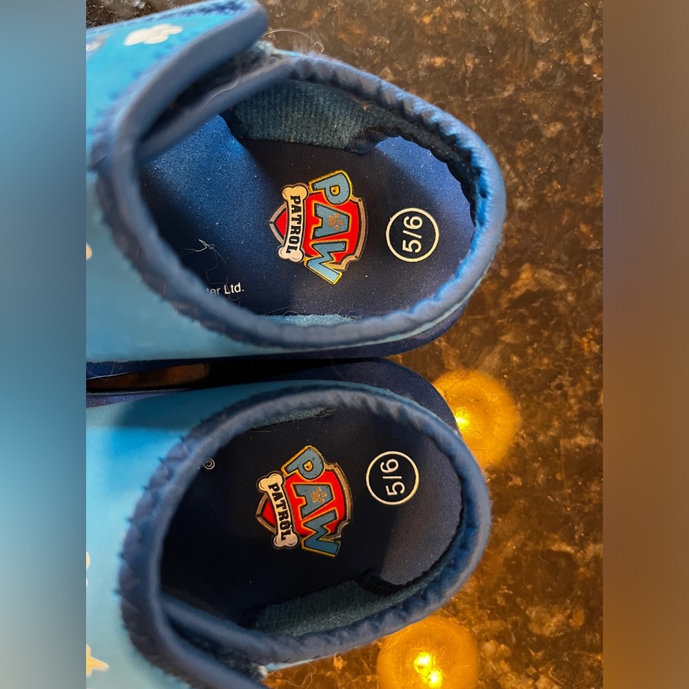 Kids Toddler Paw Patrol sandals. Size 5/6